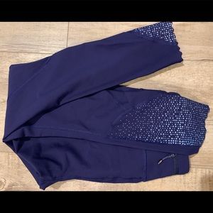 Lululemon- scallop hem, reflective leggings, size 6